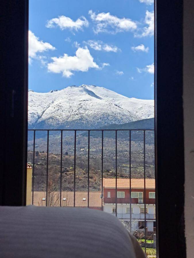 Casa de vacaciones para 12 personas, con vistas además de jardín y piscina en Valle del Alberche - 2