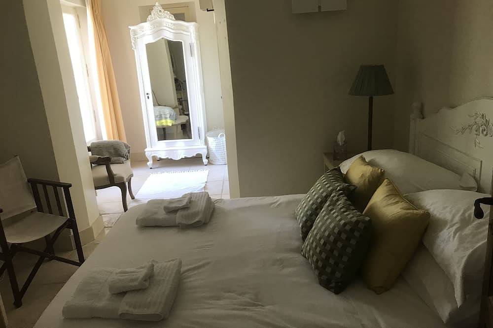 Stunning Luxurious Villa - Heated Pool and Tennis Court - Lourmarin in Lourmarin, Regionaler Naturpark Luberon