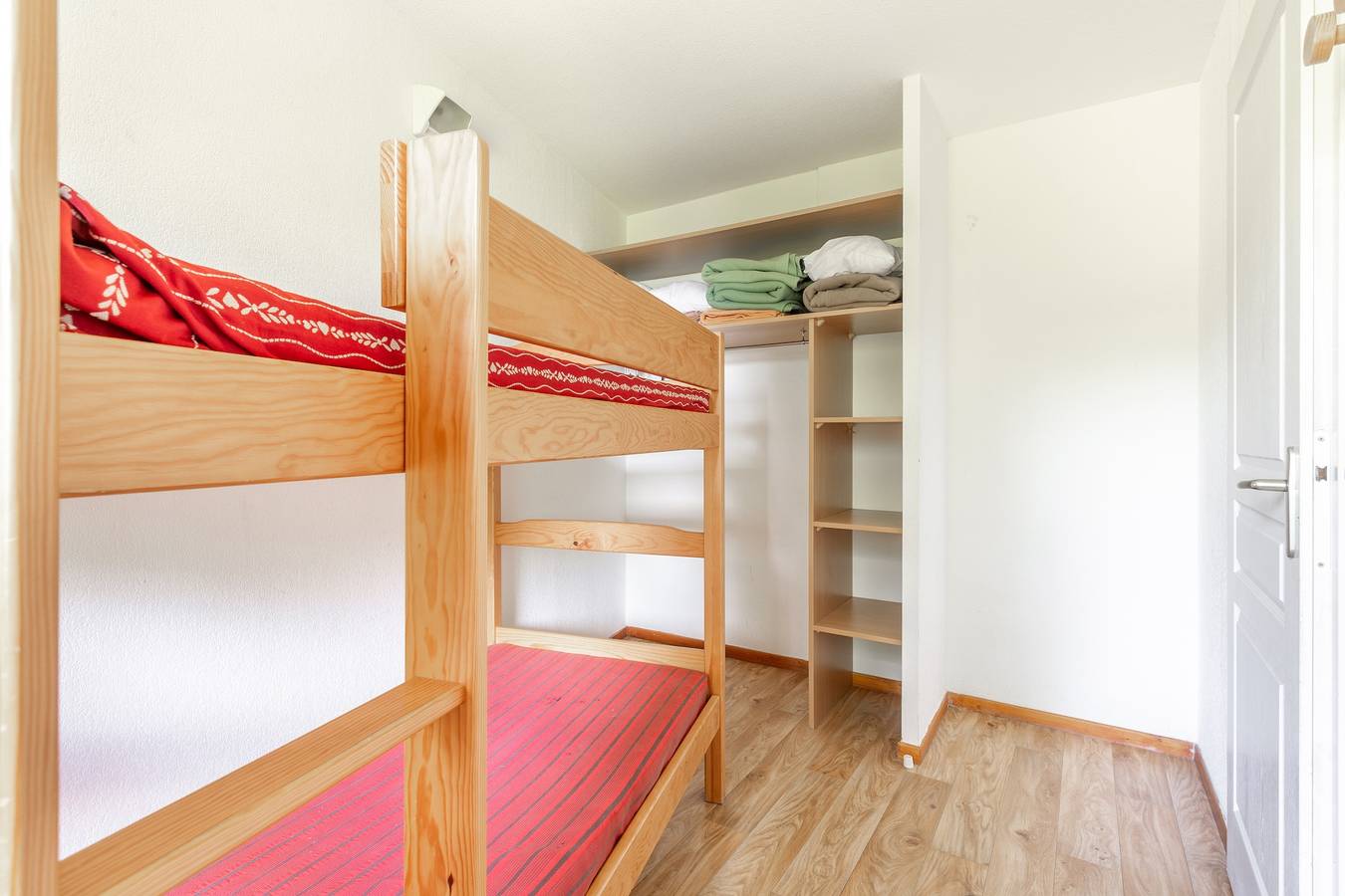 Ganze Wohnung, L'Oural - Au pied des pistes avec piscine, jacuzzi in Les Orres, Nationalpark Écrins