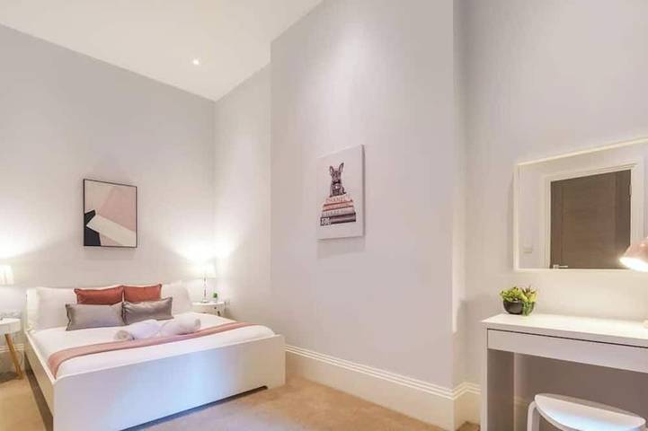 Ganze Wohnung, 3-Bed, 3-Bath Apartment with Southsea Common Views in Southsea, Portsmouth