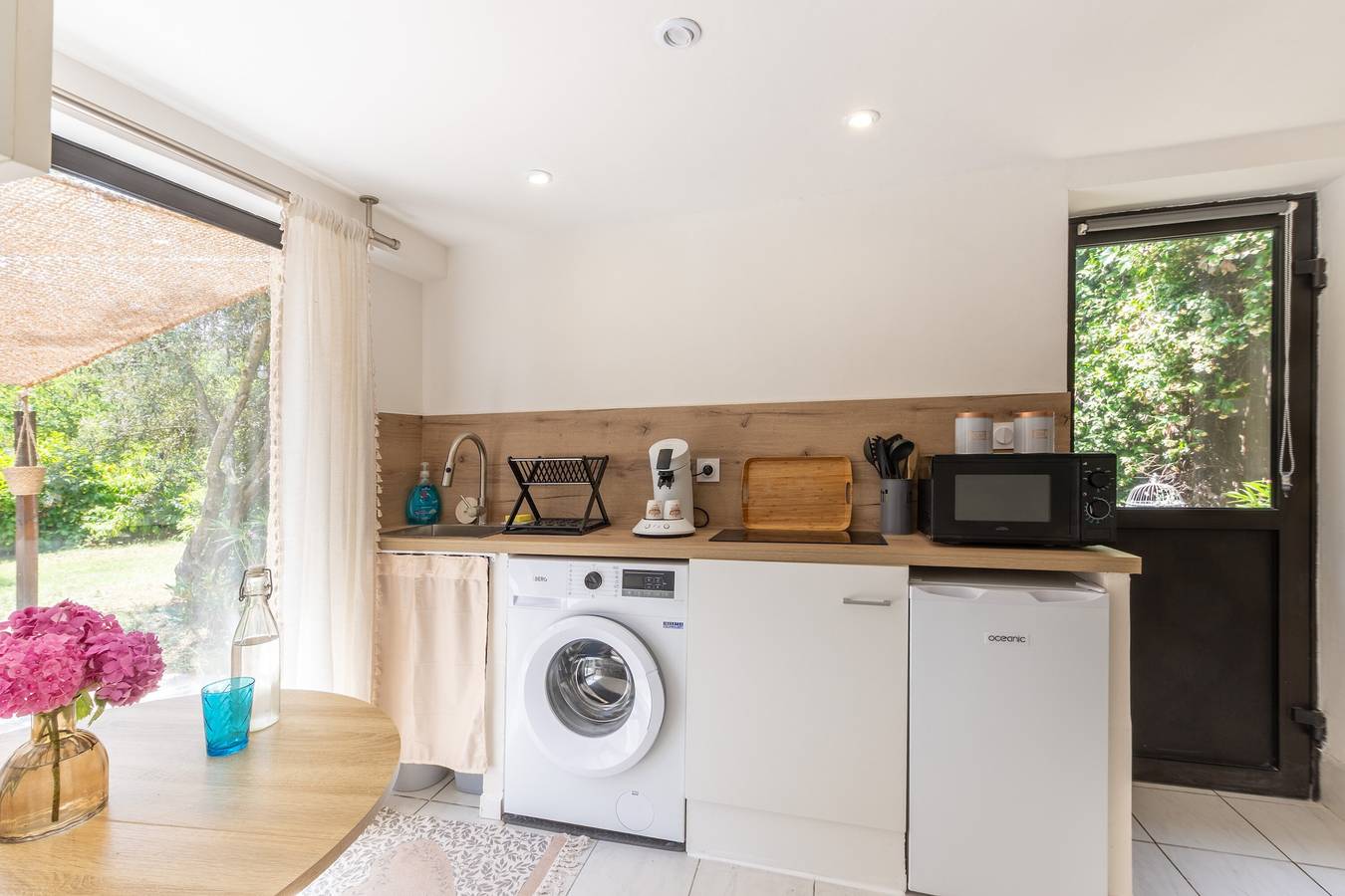 Vakantiehuis 'T1 Ardeche Vesseaux' met uitzicht op de bergen, gedeelde tuin & Wi-Fi, foto 6