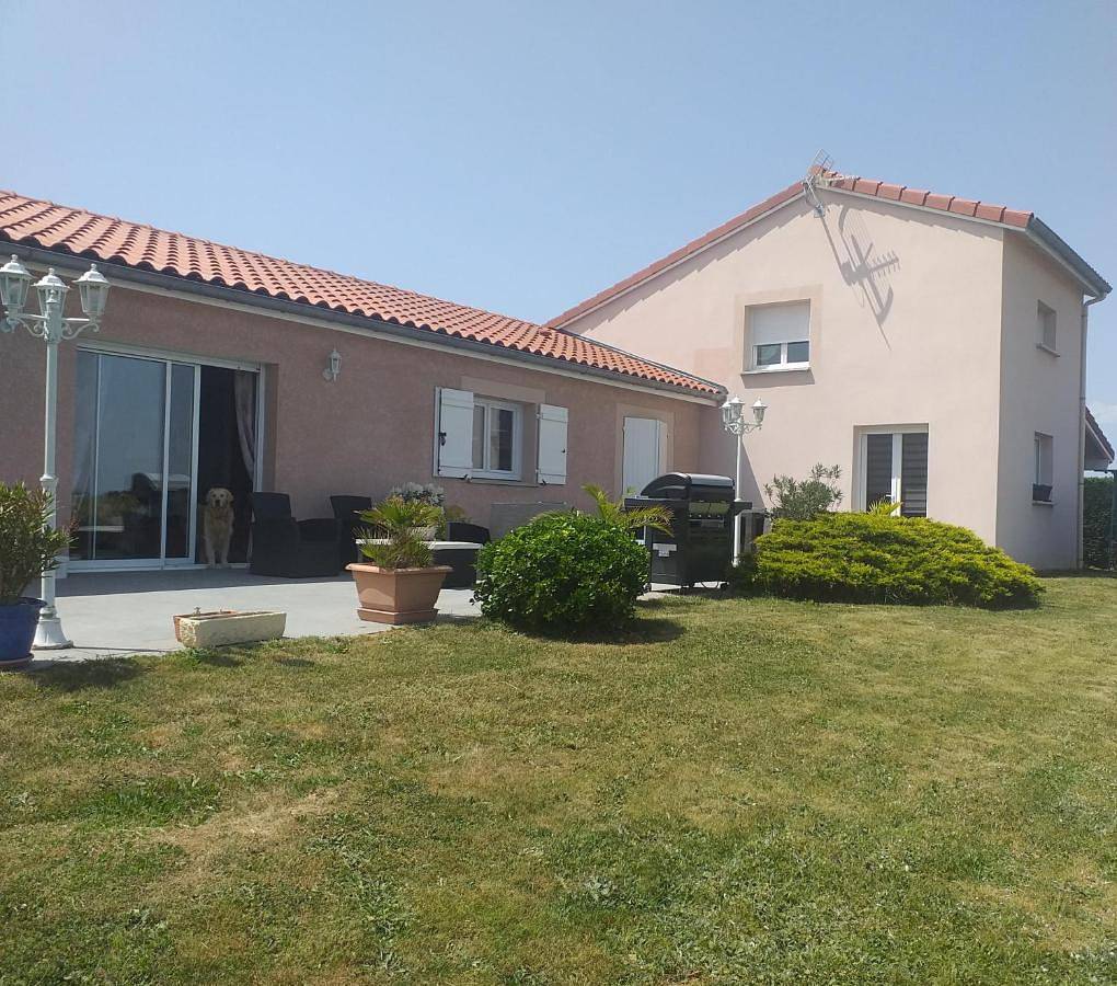 Appartement entier, Maison a la campagne in Valprivas, Haute-Loire