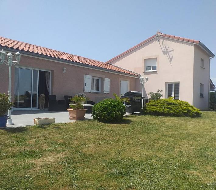 Gîte pour 2 personnes, avec Terrasse ainsi que Jardin et Vue à Valprivas