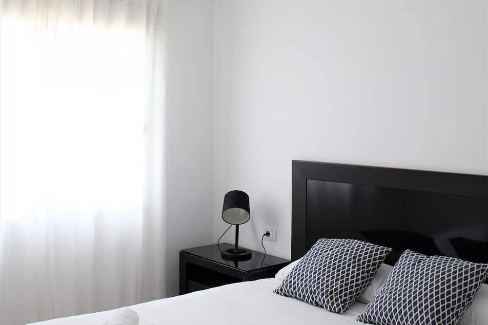 Entire apartment, Great location, 2 bd and terrace in Las Americas in Playa Puerto Colón, Adeje