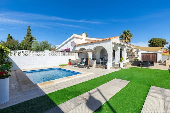 Chalet für 6 Personen, mit Garten und Balkon in Torrevieja
