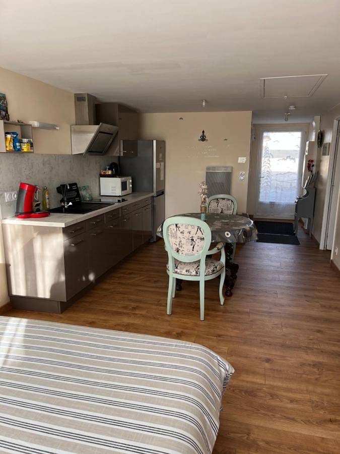 Gîte pour 2 personnes, avec terrasse à Tonnay-Charente - 2