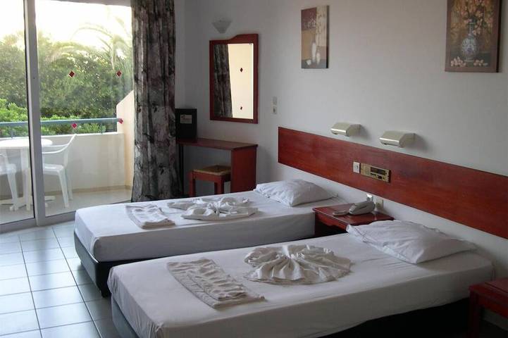 Bungalow für 3 Personen, mit Balkon und Pool sowie Garten in Rethymnon