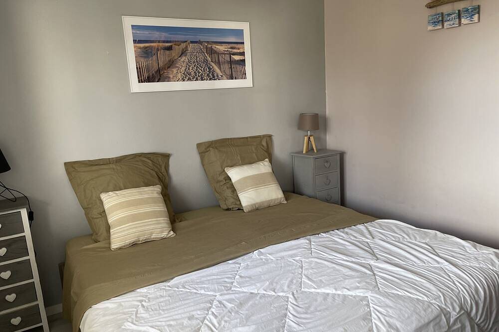 Appartement entier, A 150 m de la mer, F2 classé *** grand balcon, parking, ascenseur, Wi-Fi inclus in Saint-Sauveur-de-la-Mer, Région de Lisieux