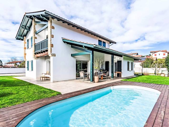 Villa pour 8 personnes, avec terrasse et piscine au Pays basque