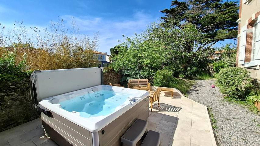 Location de vacances pour 7 personnes, avec jacuzzi et jardin dans Plage de La Birochère - 4