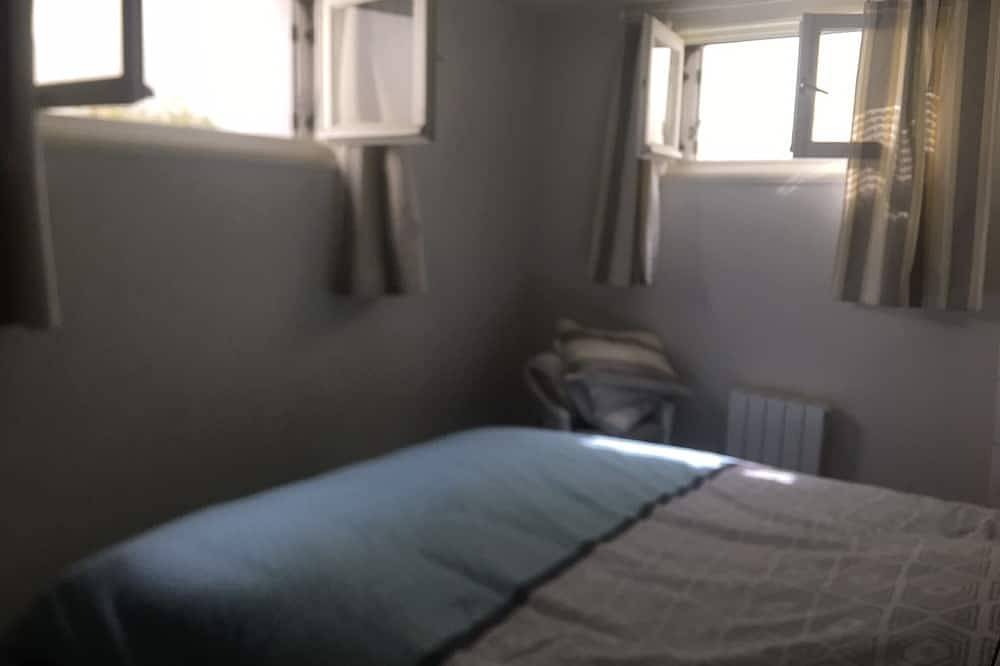 Entire apartment, Appartement 8 Personnes, 3mn de la mer , 1 mn de la Thalasso, Centre Ville, in Ouistreham, Caen region