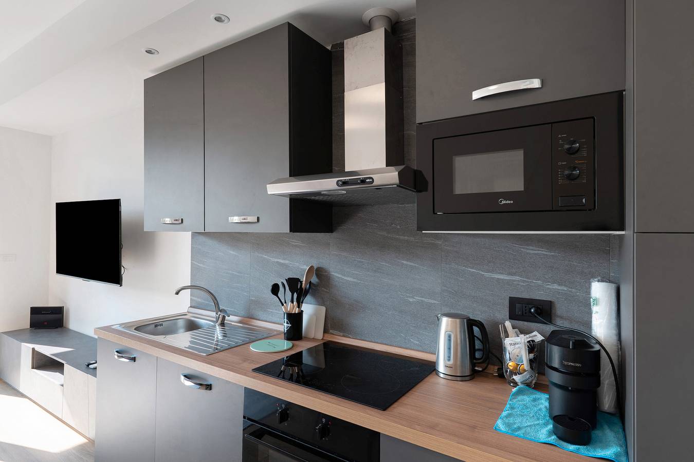 Entire apartment, Apartment 'La Pergola Blu' with Sea View, Wi-Fi and Air Conditioning in Alassio, Riviera di Ponente