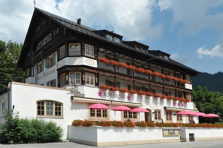 Hotel, mit Terrasse und Garten sowie Sauna und Ausblick in Bayrischzell