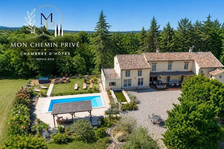 Chambre d’hôte pour 2 personnes, avec Terrasse et Jacuzzi ainsi que Jardin et Piscine