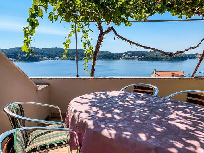 Ferienwohnung für 4 Personen, mit Garten und Balkon auf Rab