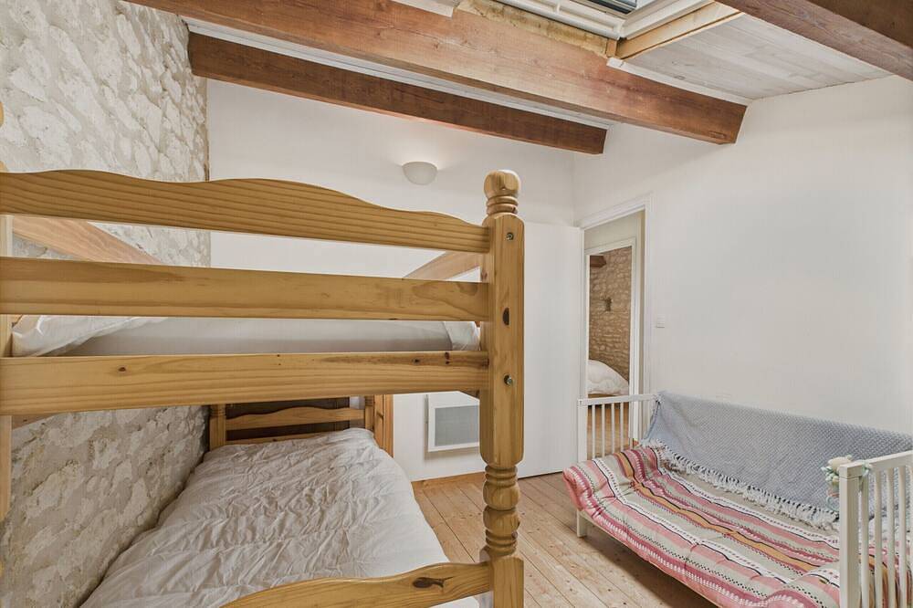 Authentic stone house for 7 with garden in Saint-Vincent-sur-Jard, Vendée