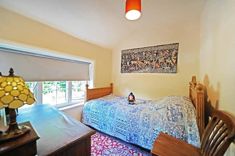 Bumblebee Cottage: 200 year old oak beamed home in Solihull, Région de Birmingham