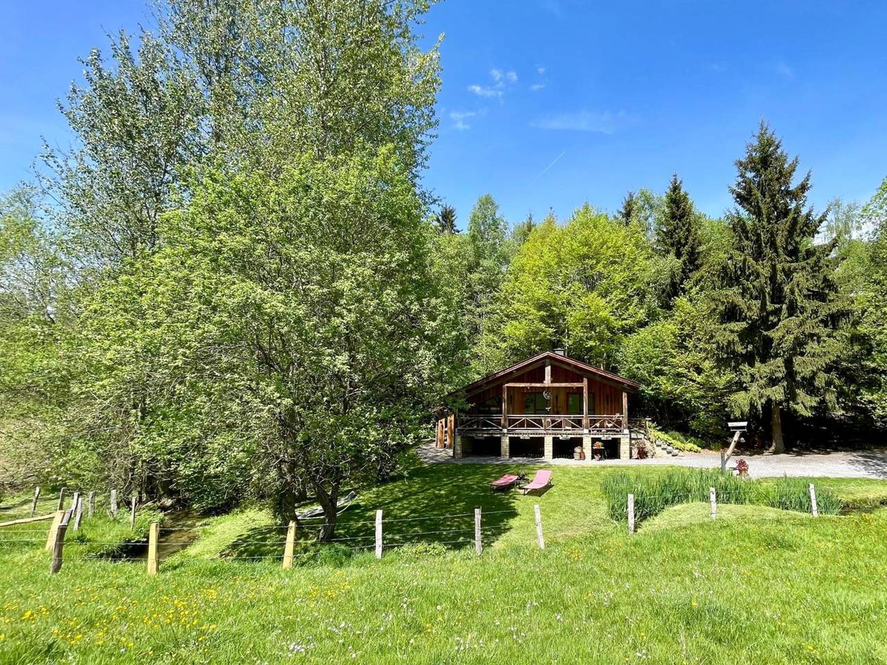 Romantisches Chalet mit Whirlpool und Dampfbad in Saint-Hubert, Neufchâteau und Umgebung
