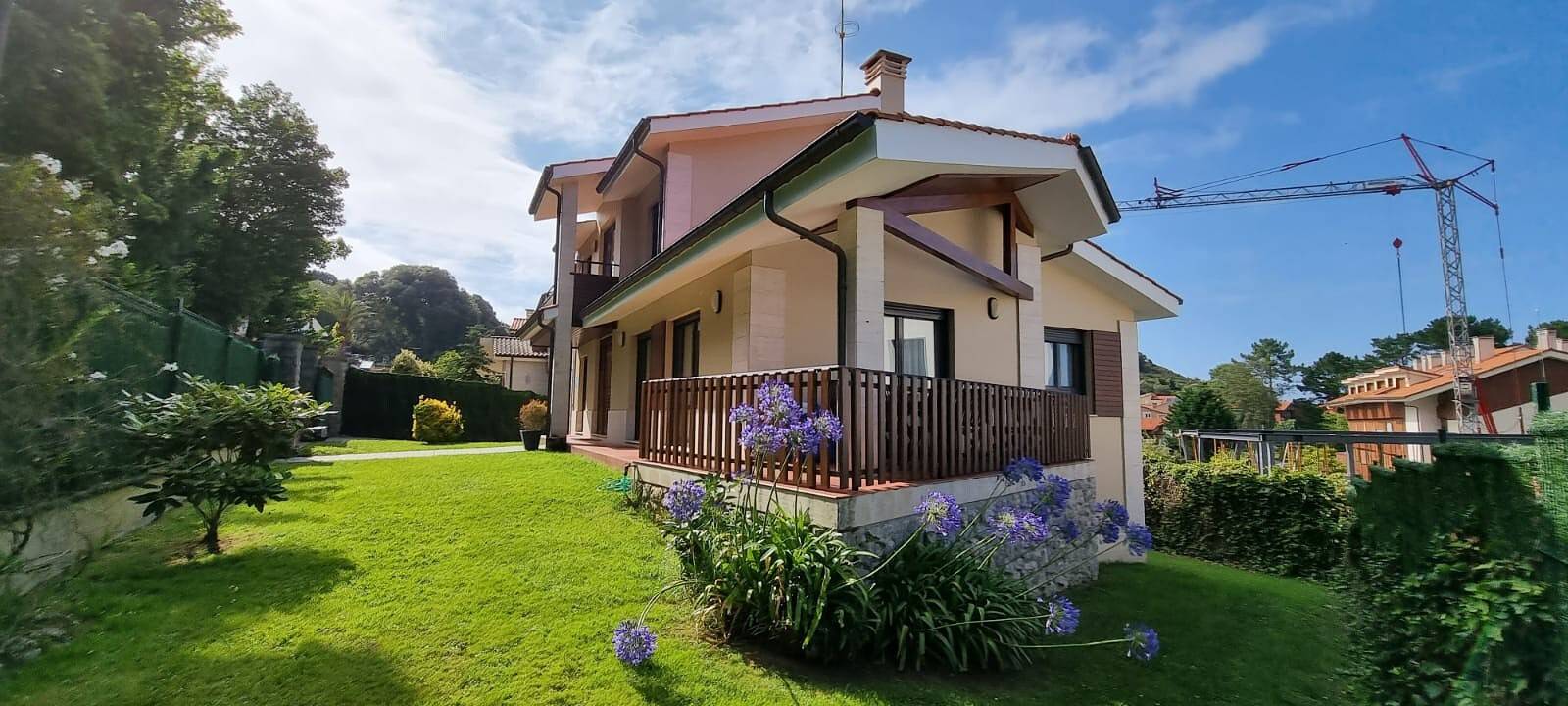 Casa vacacional 'La Marina' con vistas al mar, terraza privada y Wi-Fi in Barro (Llanes), Llanes