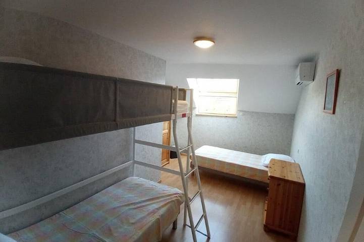 Location de vacances pour 8 personnes, avec terrasse à Espinasses - 3