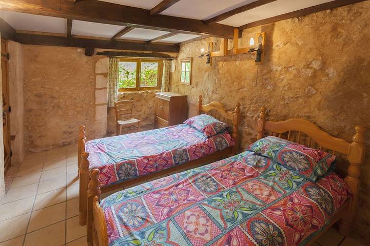 Gîte pour 4 personnes, avec piscine ainsi que jardin et jacuzzi à Villamblard - 3