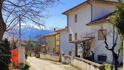 Gîte pour 3 personnes, avec jardin, animaux acceptés à L'Aquila