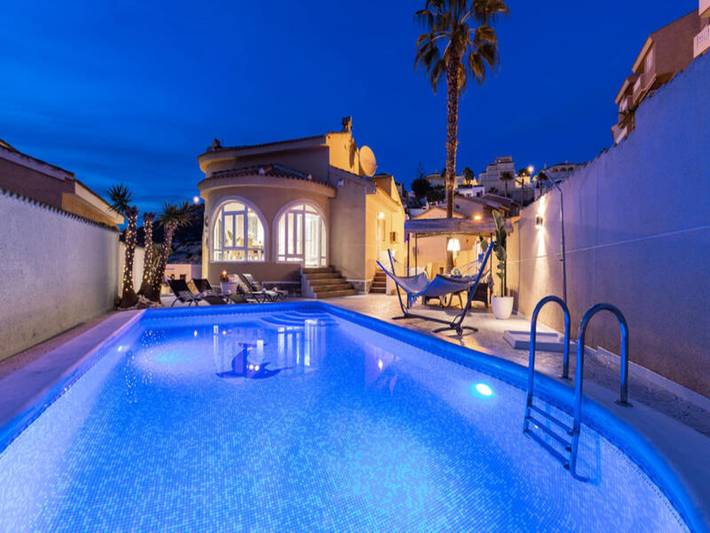 Vakantiewoning voor 10 personen, with terras and zwembad as well as tuin in Rojales