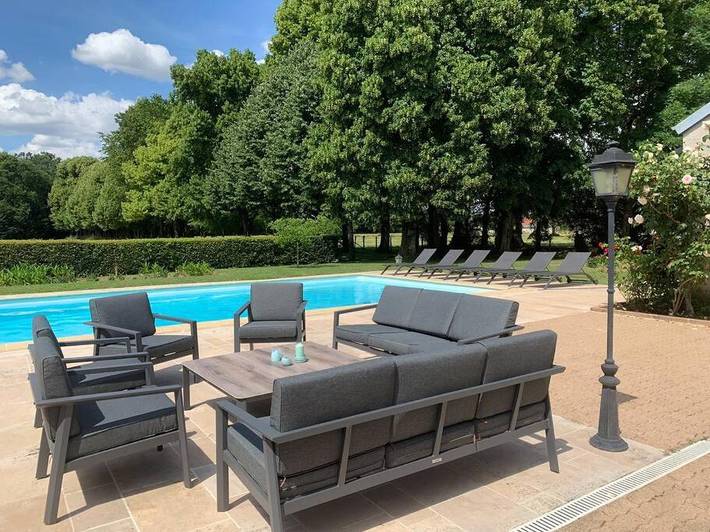Location de vacances pour 12 personnes, avec Terrasse et Jardin ainsi que Piscine et Vue à Luynes
