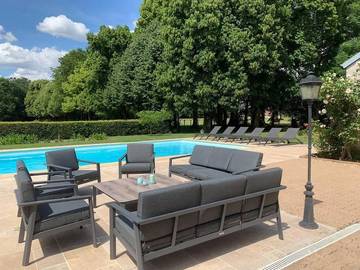 Cottage pour 10 personnes, avec terrasse et jardin ainsi que vue et piscine à Luynes