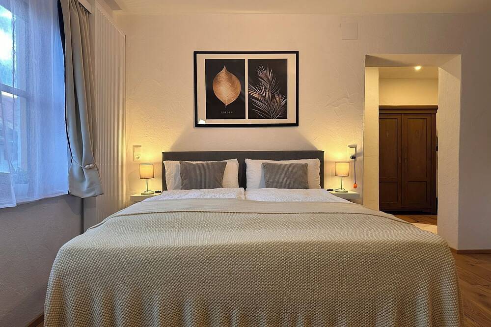 Ganze Wohnung, Ferienwohnung Rosa 35qm mit Balkon in Schechen, Landkreis Rosenheim