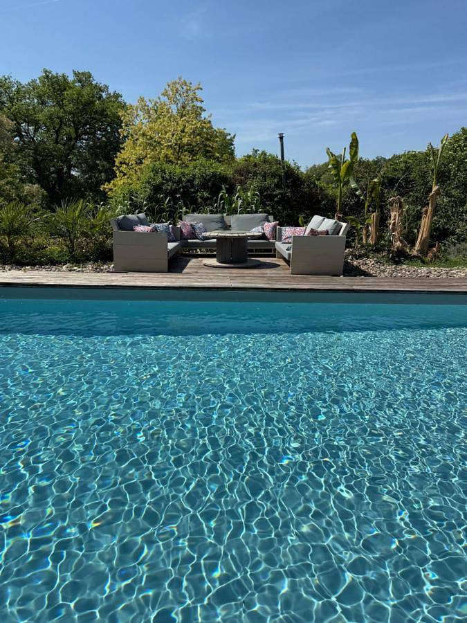 Chambre d’hôte pour 2 personnes, avec Balcon et Terrasse ainsi que Jardin et Piscine