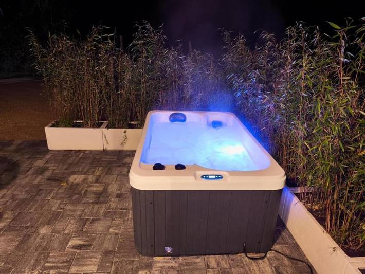 Location de vacances pour 2 personnes, avec terrasse et jacuzzi à Plumergat