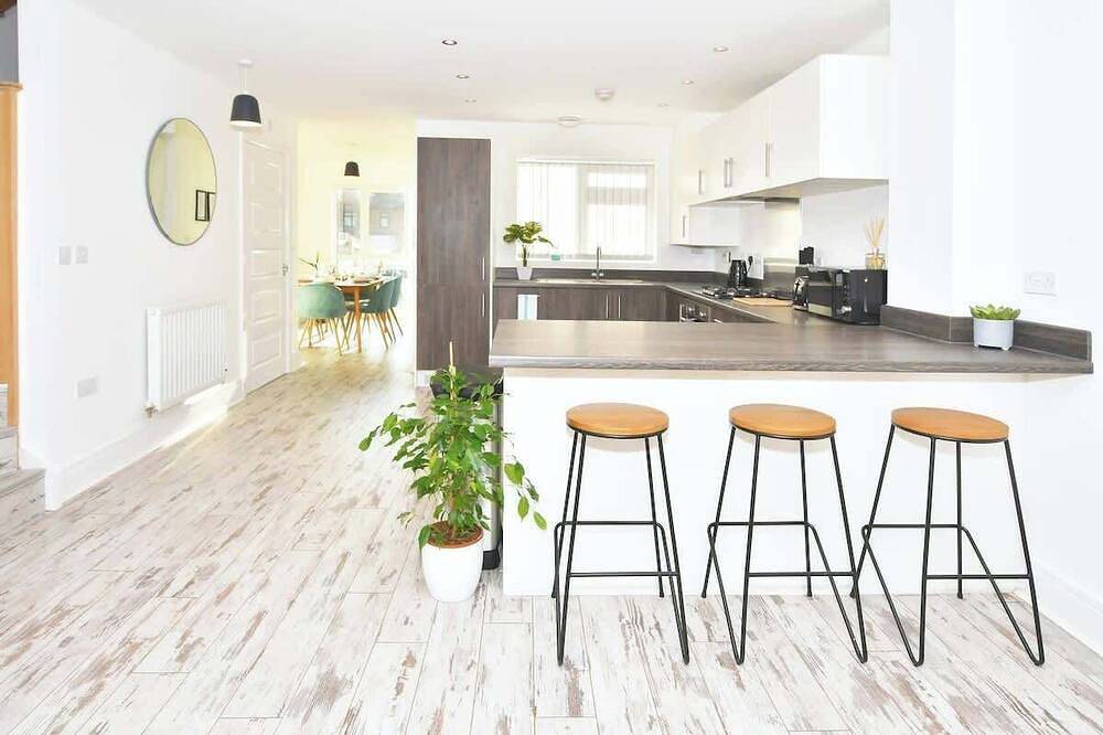 Ivory House Summary: in Stoke-on-Trent, Midlands