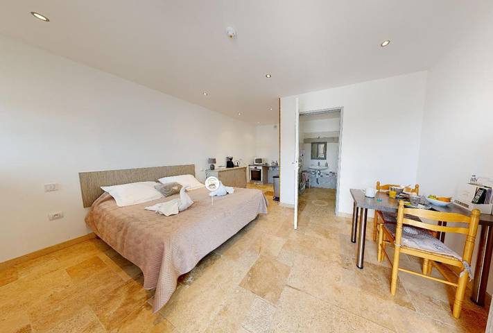 Gîte pour 2 personnes, avec terrasse et jardin à Ferrières-la-Verrerie