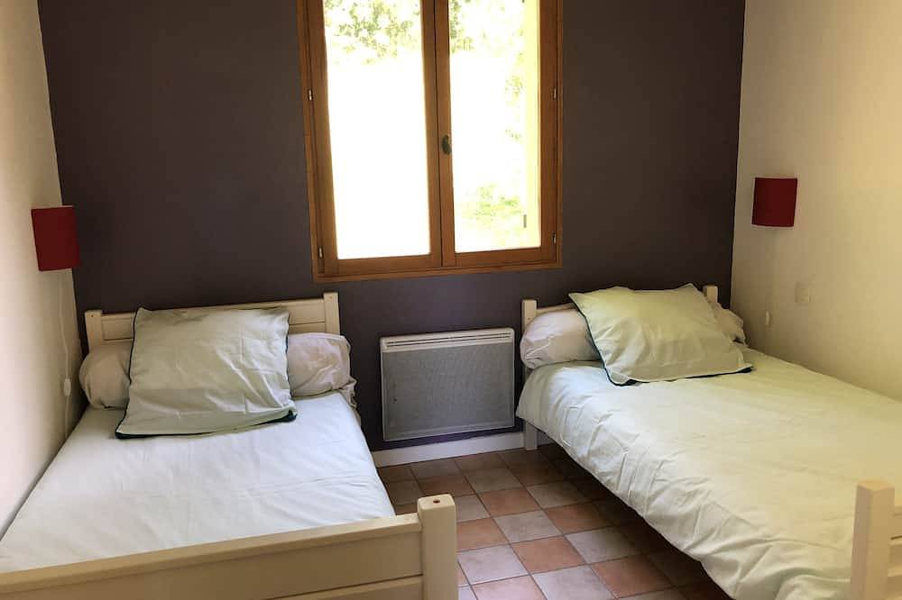 Gite Indépendant - Terrasse privée - Piscine à partager in Simeyrols, Périgord Noir