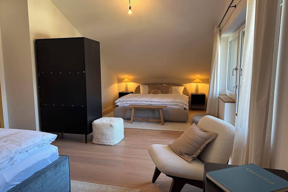 Ferienhaus Allgäu: Wohnküche, Kamin, 4 Schlafzimmer, 3 Bäder, Terrasse & Hottub in Oberstdorf, Bayerisch Schwaben