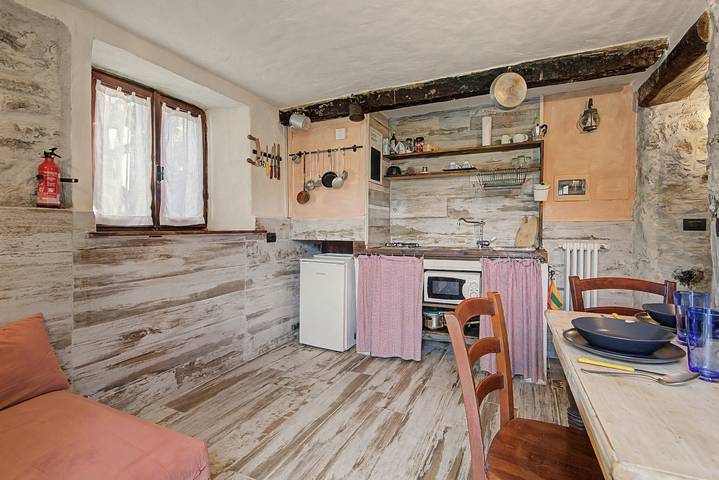 Ganze Wohnung, Apartment 'Casale La Selva Cottage Piccolo' mit Garten, Gemeinschaftspool und Wlan in Bene Lario, Como Provinz