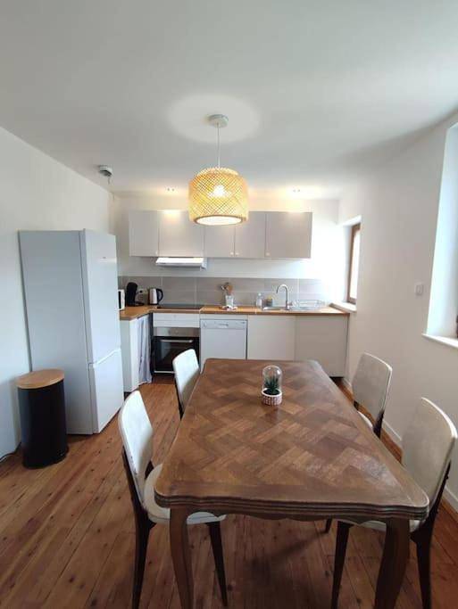 Appartement entier, Two-Bedroom Apartment in Le Tréport, Région de Dieppe