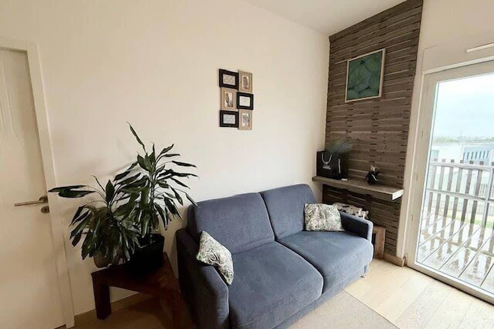 Entire apartment, Beautiful 40 m² apartment with terrace in Lagord in Lagord, La Rochelle region