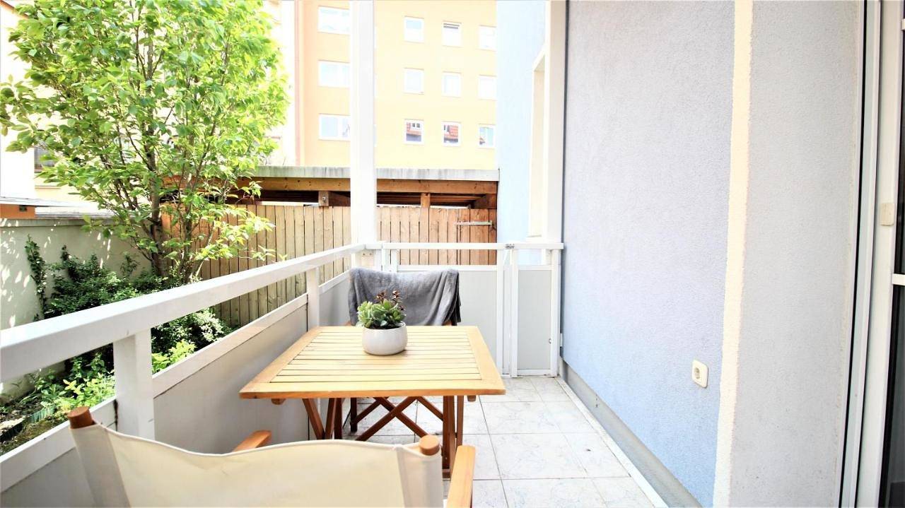 Geheel vakantieappartement, Standard Double Room with Shared Bathroom in Würzburg, Franconian Wine Country