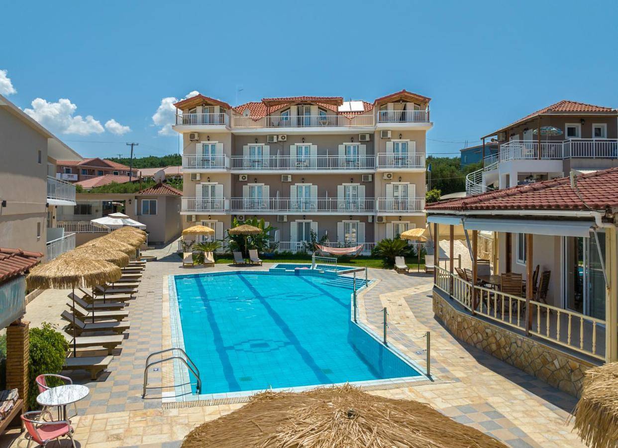 Amoudi Studios Apartments Hotel in Ammoudi, Alykes