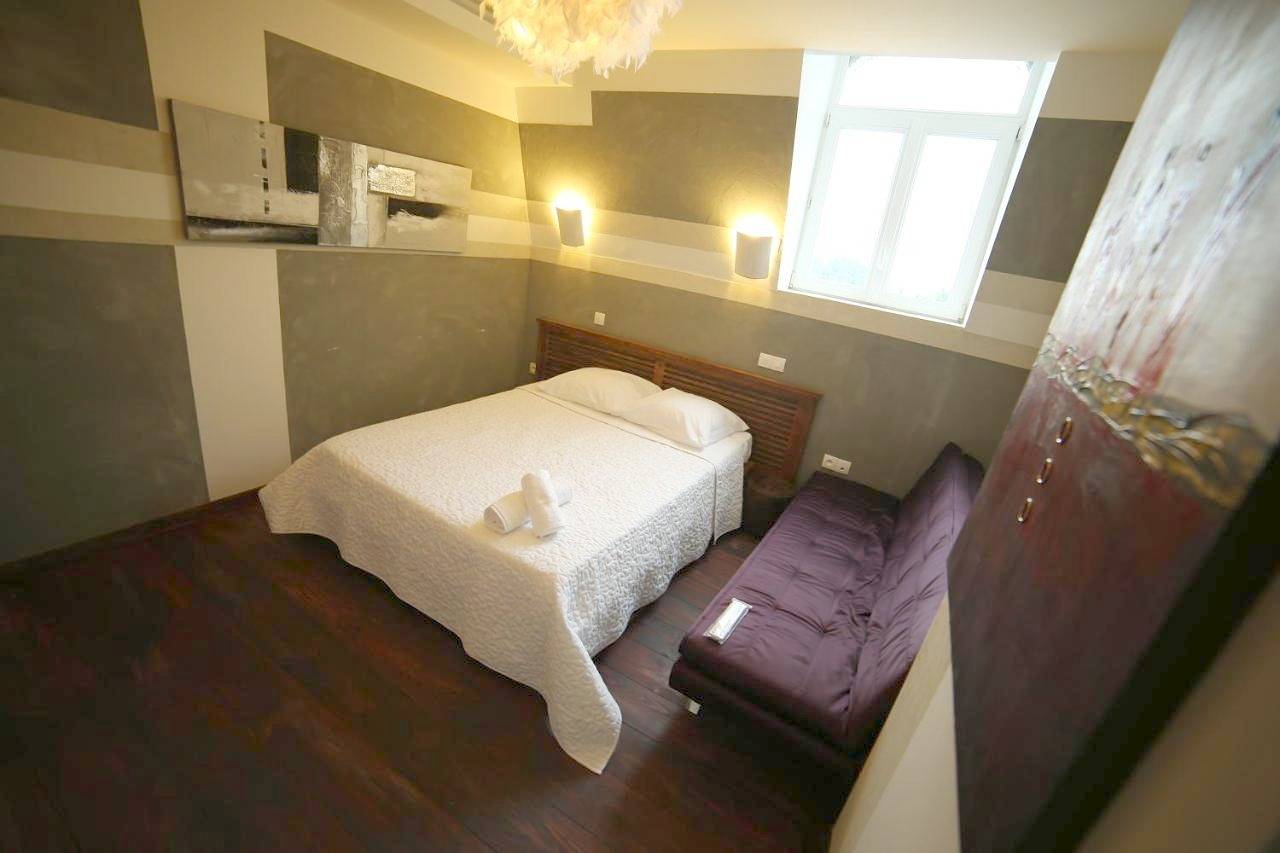 Small Double Room in Lens, Région de Lens