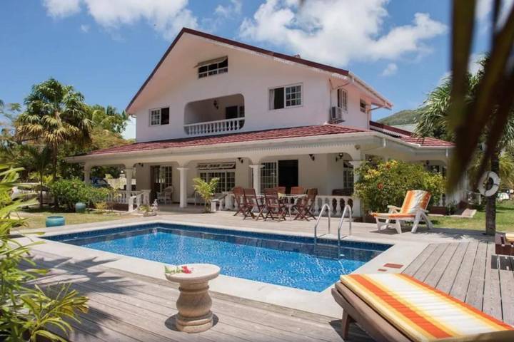 Chambre d’hôte pour 2 personnes, avec vue ainsi que piscine et jardin