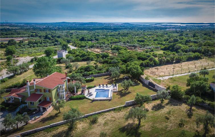 Gemütliche Ferienwohnung am Meer mit Pool und Terrasse in der Nähe von Galizana in Grad Vodnjan, Südküste Istrien