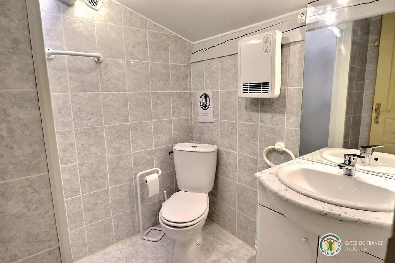 Chambres d'hôtes Mondon le Haut, vallée de l'Eyrieux - Chambre 3 in Saint-Fortunat-sur-Eyrieux, Privas