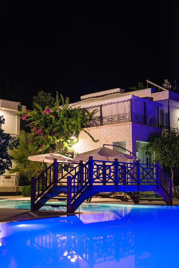 Aparthotel para 2 personas, con vistas y piscina además de jardín y sauna - 1