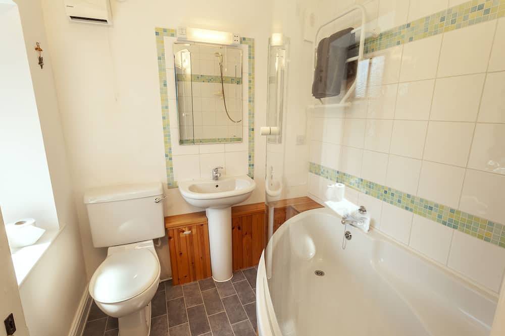 Cosy stone cottage on Exmoor National Park. cycle/walk from door. Pub 2 mins. in Timberscombe, Somerset