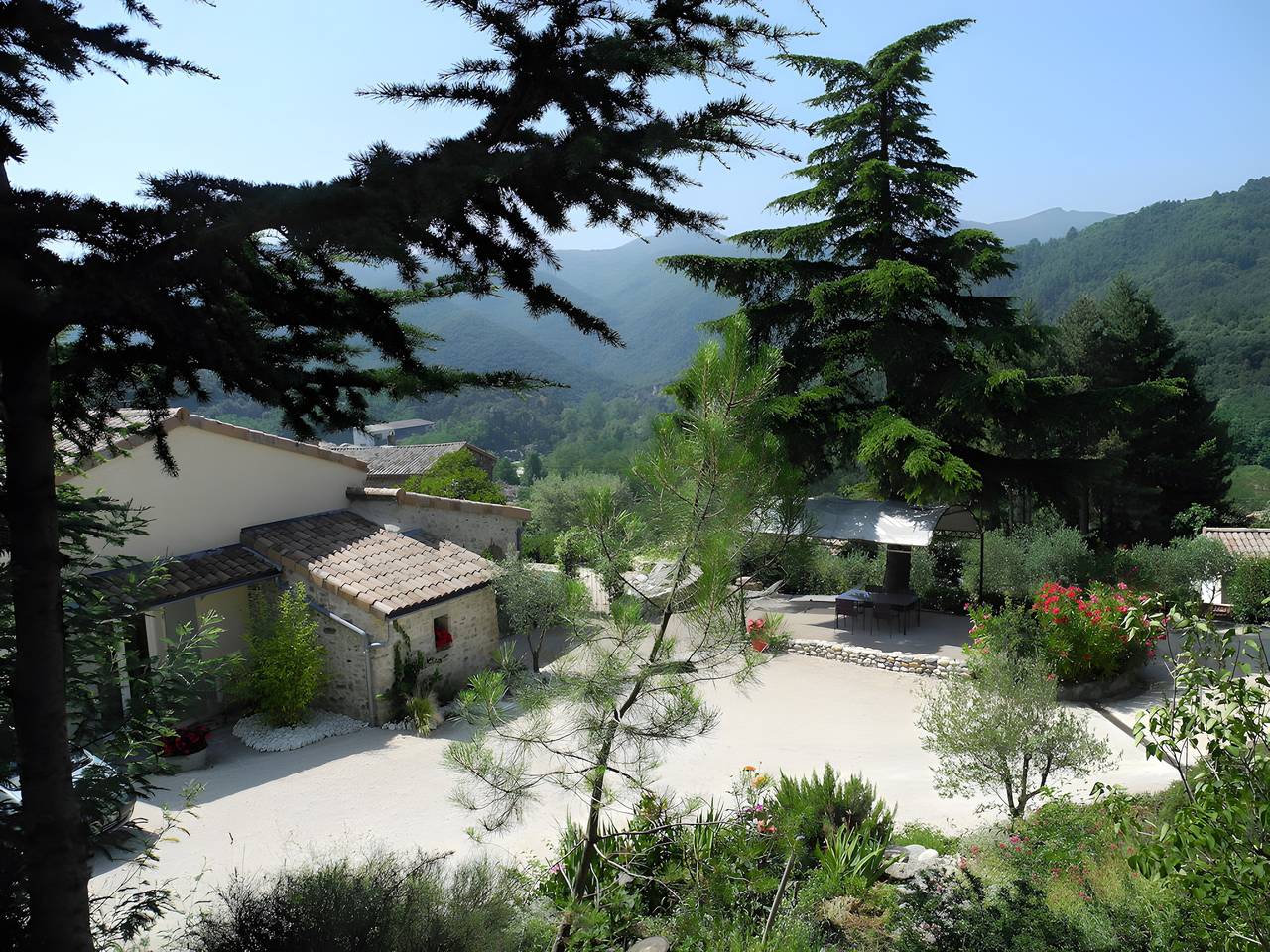 Gästezimmer „Chambre 3 personnes“ mit Gemeinschaftspool, Wlan und Klimaanlage in Saint-Fortunat-sur-Eyrieux, Privas