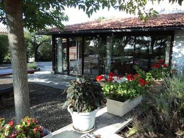 Maison d’hôte pour 22 personnes, avec jardin et vue, adapté aux familles à Sauzet (Lot)