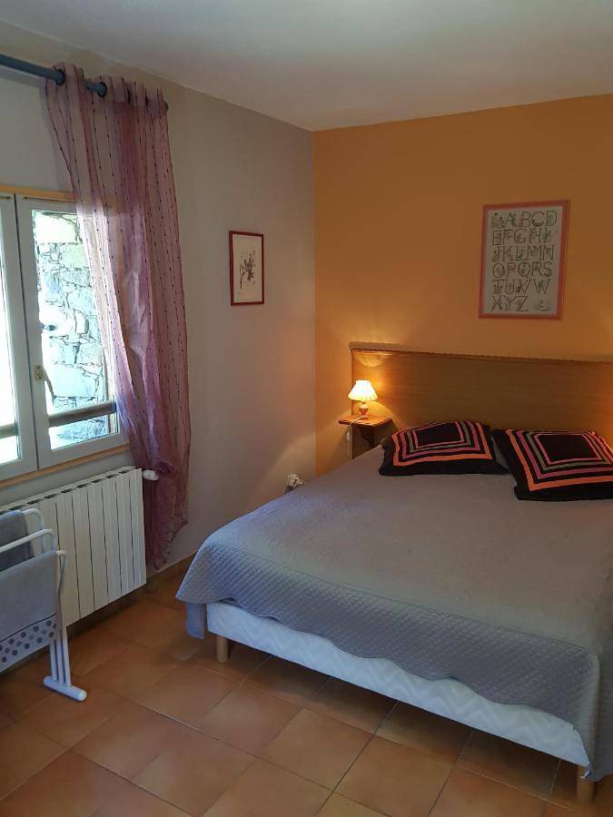 Location de vacances pour 2 personnes, avec terrasse ainsi que vue et jardin à Santo-Pietro-di-Venaco - 2